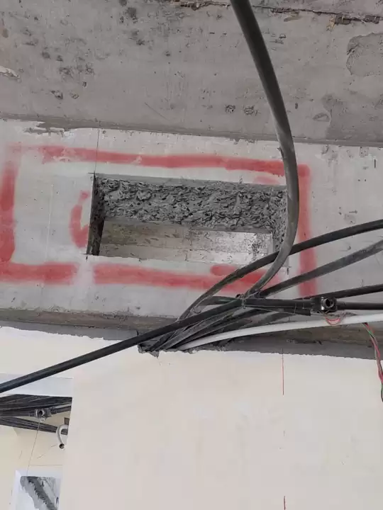 تخطيط حدود فتحة على جدار قبل القص