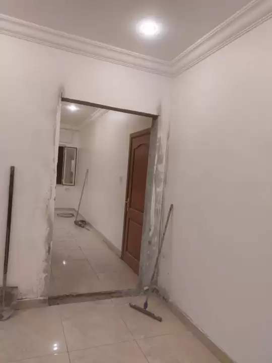 فتحة باب داخلية بعد القص