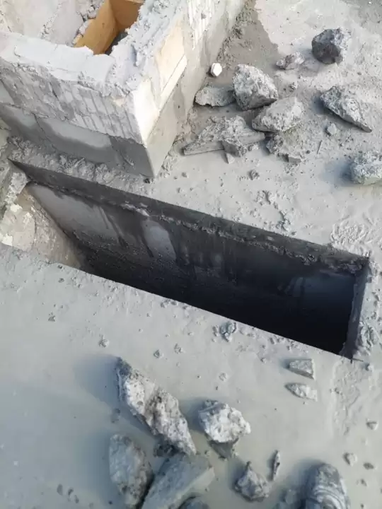 فتحة دكت مستطيلة مقصوصة في الخرسانة